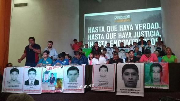 ‪#‎Ayotzinapa‬ México: “Madres y padres teníamos la razón, nuestros hijos no estaban quemados”