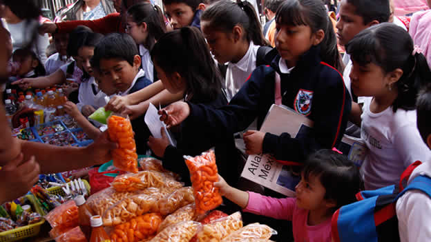 La obesidad y mala alimentación le cuestan 70 mil millones a México al año, ONG buscan acuerdo global