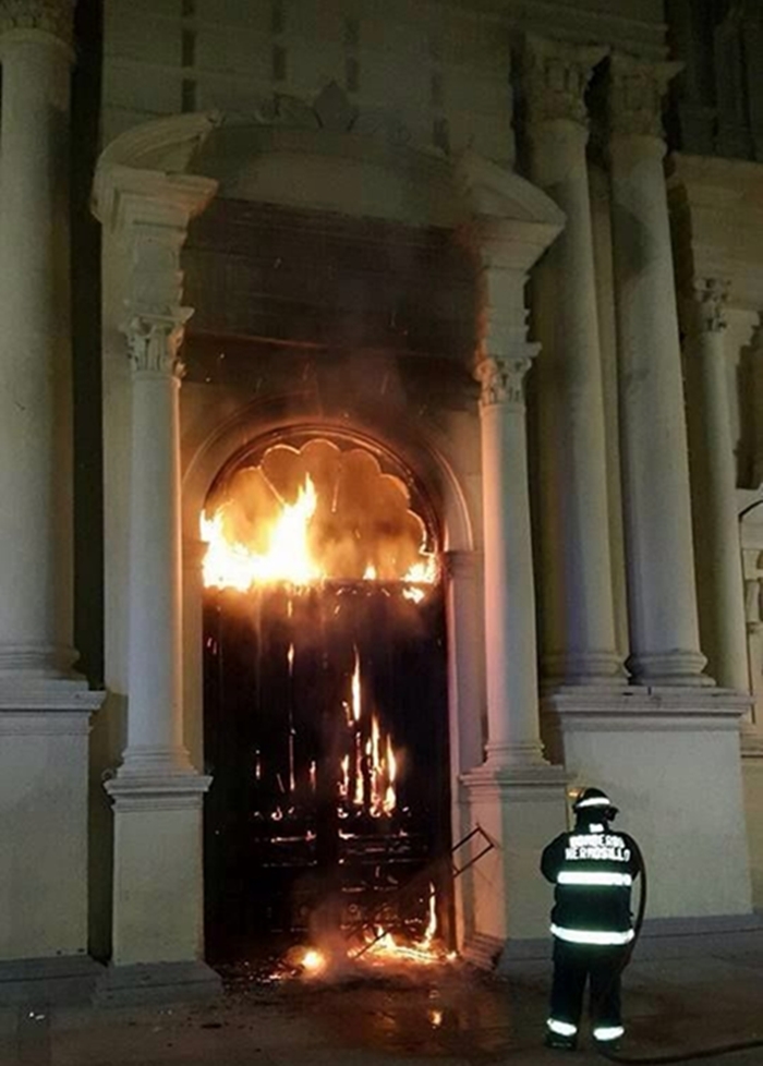 INAH Sonora atiende valoración de daños en puerta de Catedral de Hermosillo