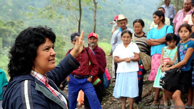 Discurso de Berta Cáceres, asesinada ayer, al recibir el Premio Ambiental Goldman