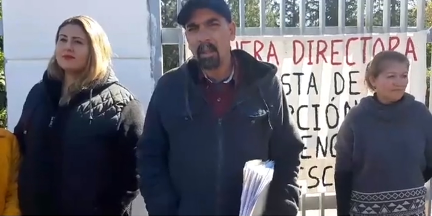 Maestros mantiene cerrada Esc. Sec. 7 de Noviembre en Nacozari, demandan respeto a derechos laborares y que termine la corrupción de Directora