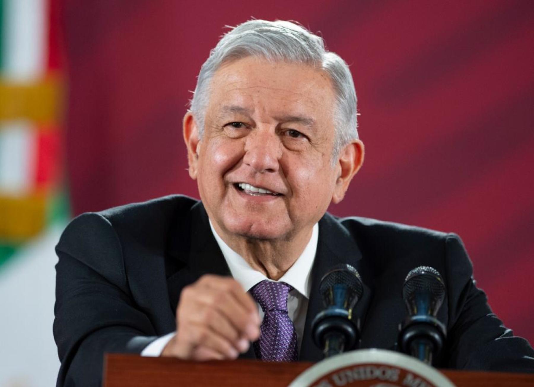 Ante pandemia, AMLO congela su sueldo y el de altos funcionarios