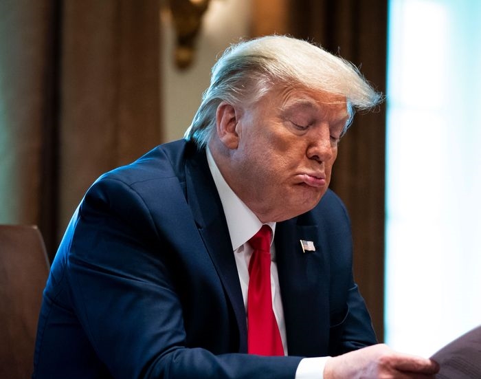 Fabricante de Lysoll pide no inyetarse desinfectantes por coronavirus como lo planteó Trump