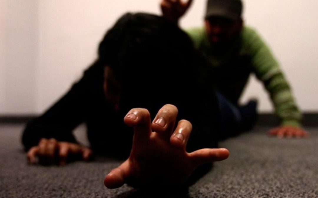 Más de 15 años de cárcel por violar a su pareja