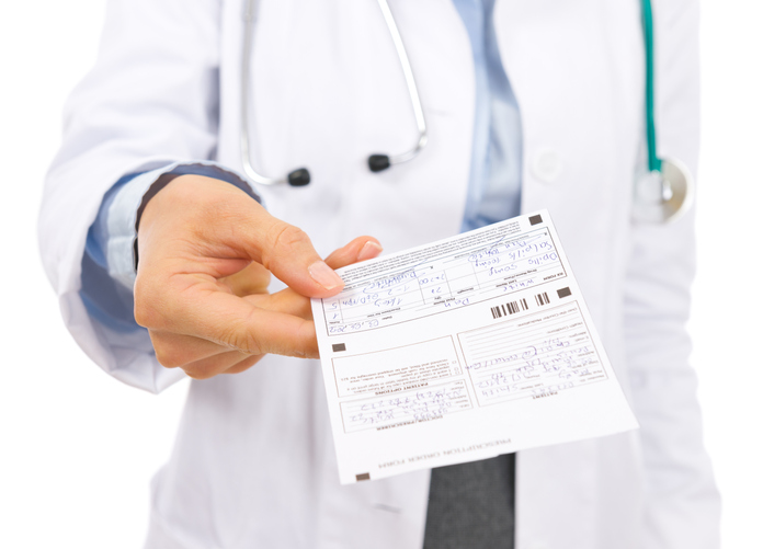 Por ley médicos escribirán recetas con nombres genéricos de medicamentos