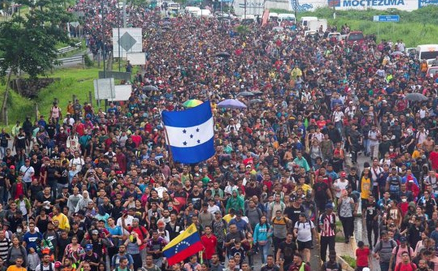 Caravana de tres mil migrantes sale de Tapachula a EU