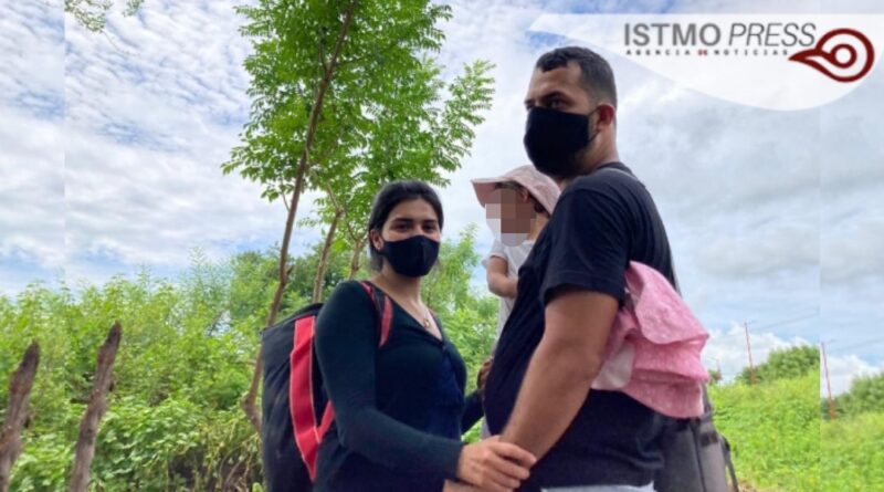 Hijos de migrantes con doble nacionalidad cruzan territorio oaxaqueño en busca del sueño americano