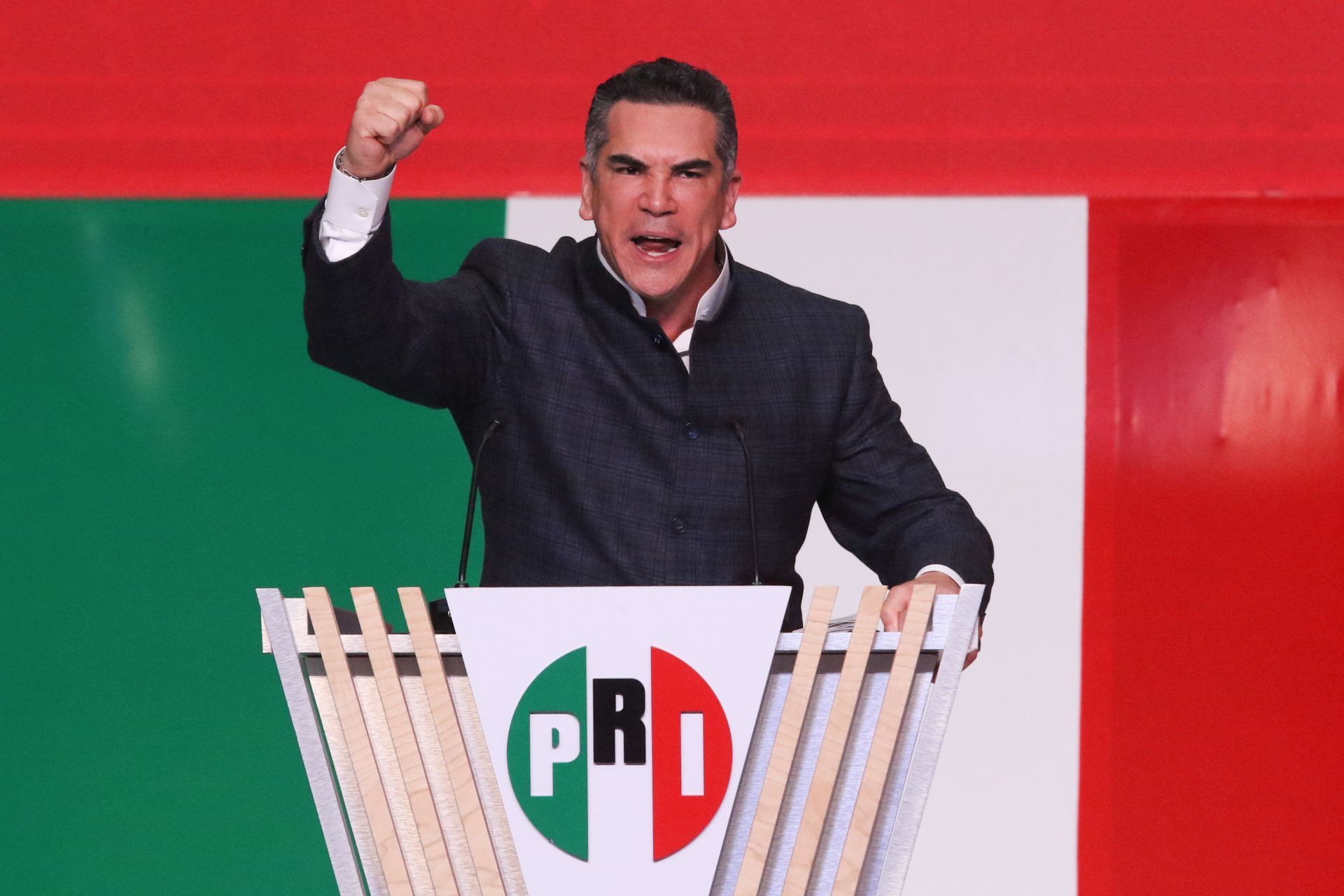 Alejandro Moreno Cárdenas, dirigente nacional del PRI, encabezó la sesión solemne por el 93 Aniversario del Partido Revolucionario Institucional (PRI) celebrado el auditorio Plutarco Elías Calles del CEN.