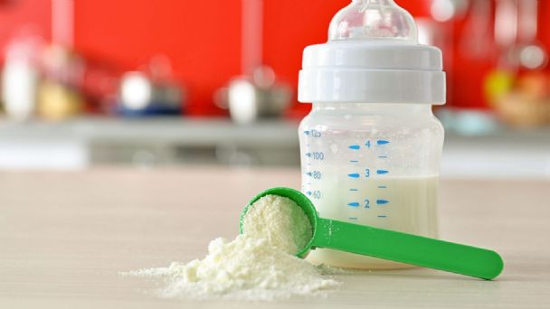 Alerta Secretaría de Salud que fórmulas lácteas y alimentos ultraprocesados dañan salud de los menores hasta los 3 años