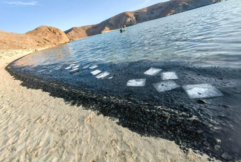 Cierran playa Balandra por derrame de combustible