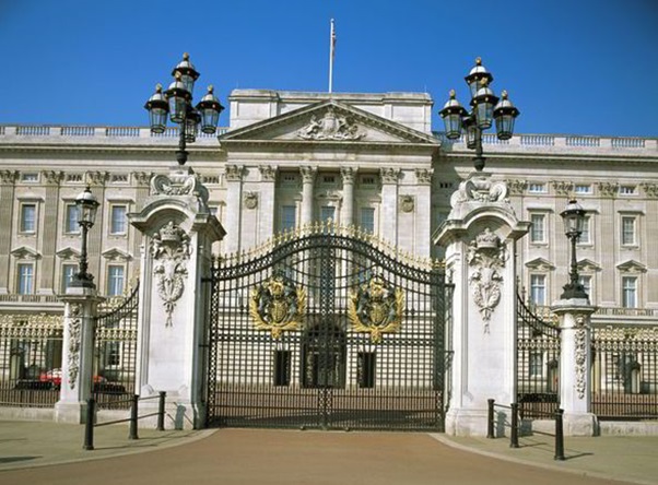 Sindicato califica de ‘crueles’ los despidos de Carlos III al personal del palacio de Buckingham