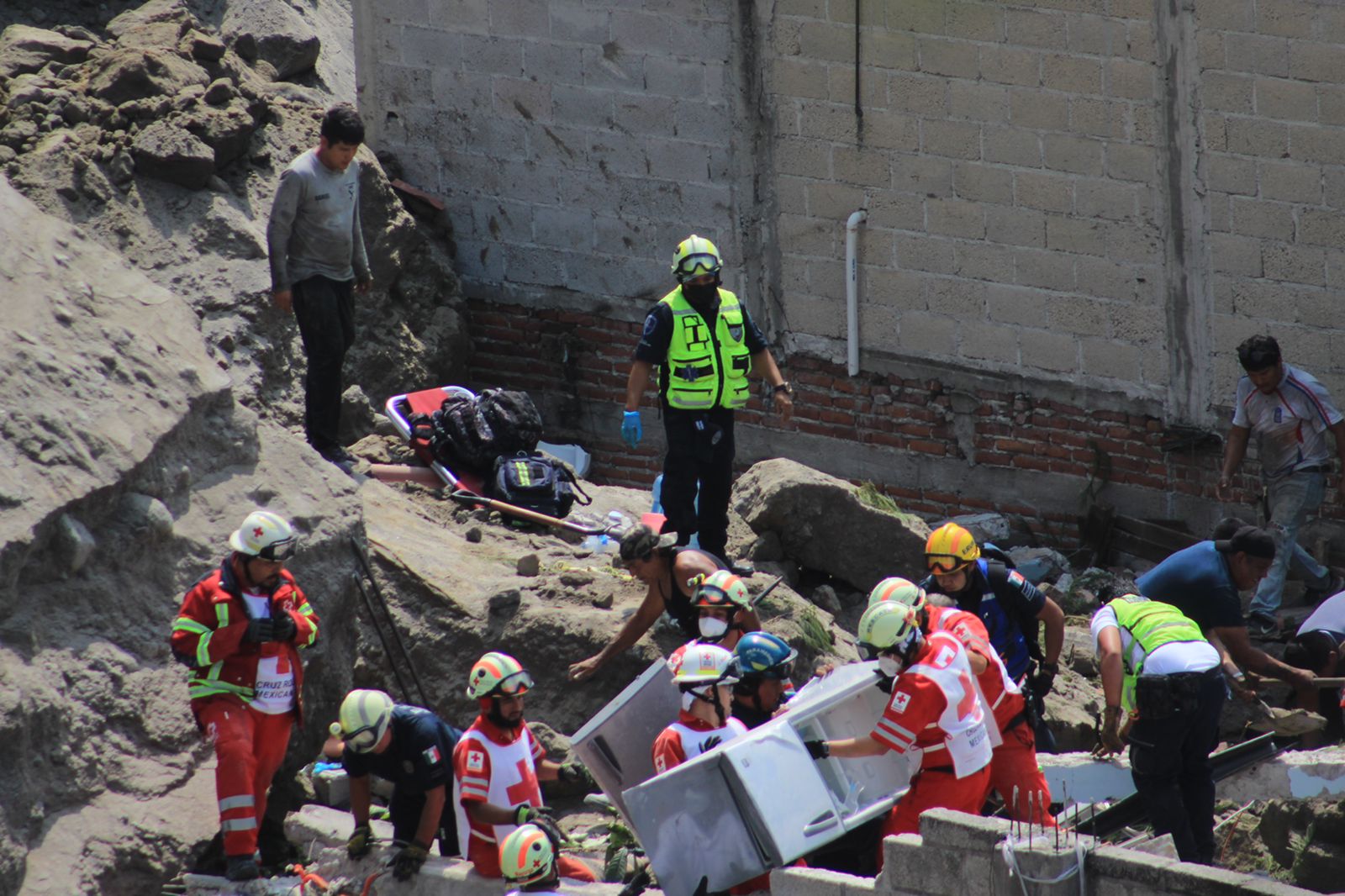 Casas Y Personas Sepultadas Tras Derrumbe De Cerro En Cuernavaca Libera Radio 4127