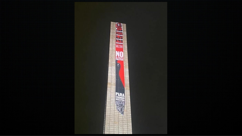 Desde la Estela de luz se manifiestan contra la militarización del país