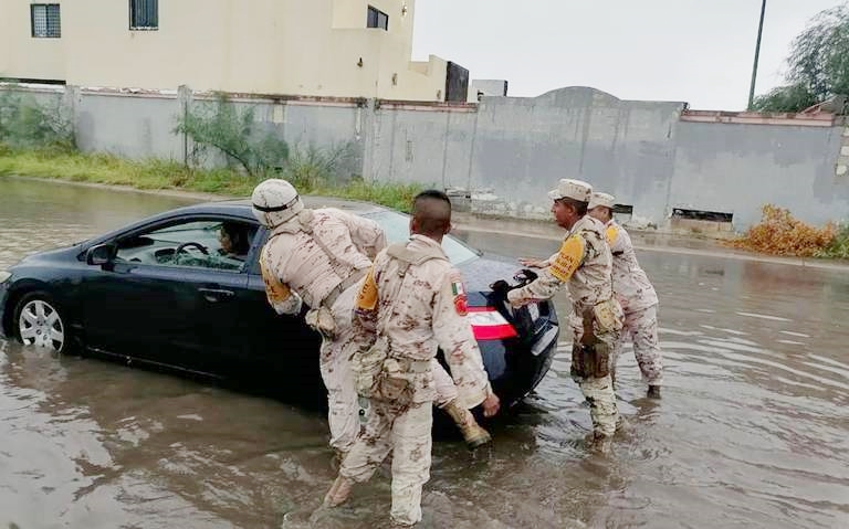 Inundaciones, árboles caídos y caos por lluvias en Hermosillo