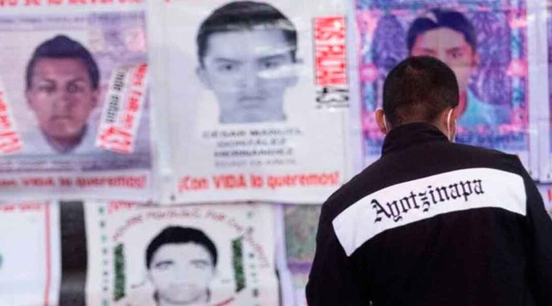 AMLO asegura que hay infiltrados en la FGR que quieren boicotear caso Ayotzinapa
