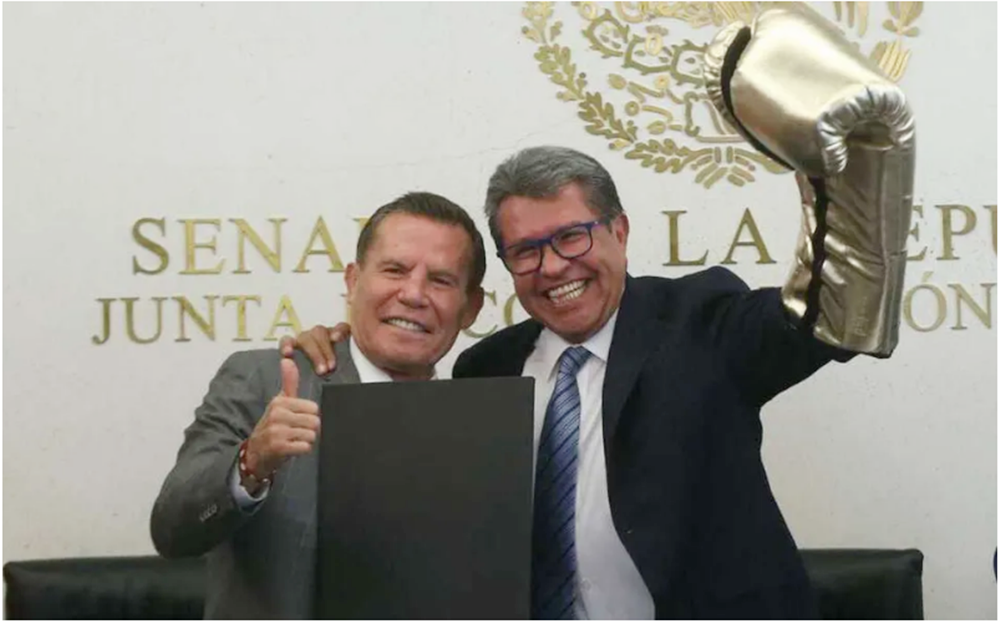 Senado de la República entrega reconocimiento a Julio César Chávez