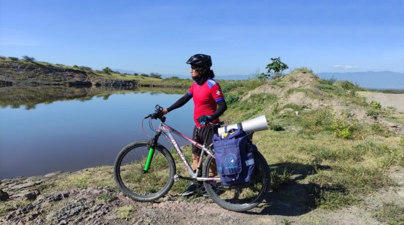 Nemesio Méndez, el reportero oaxaqueño que pedalea para sanar lo que cubre y no puede cambiar