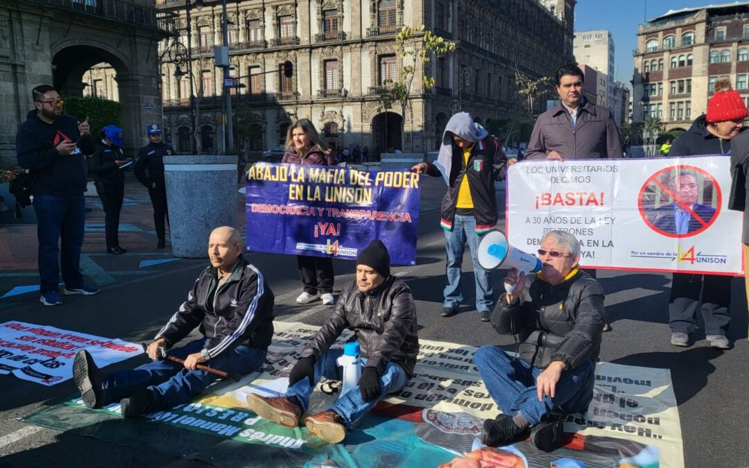 Frente por la Democratización de la Unison y STAUS realizan mitin en Palacio Nacional