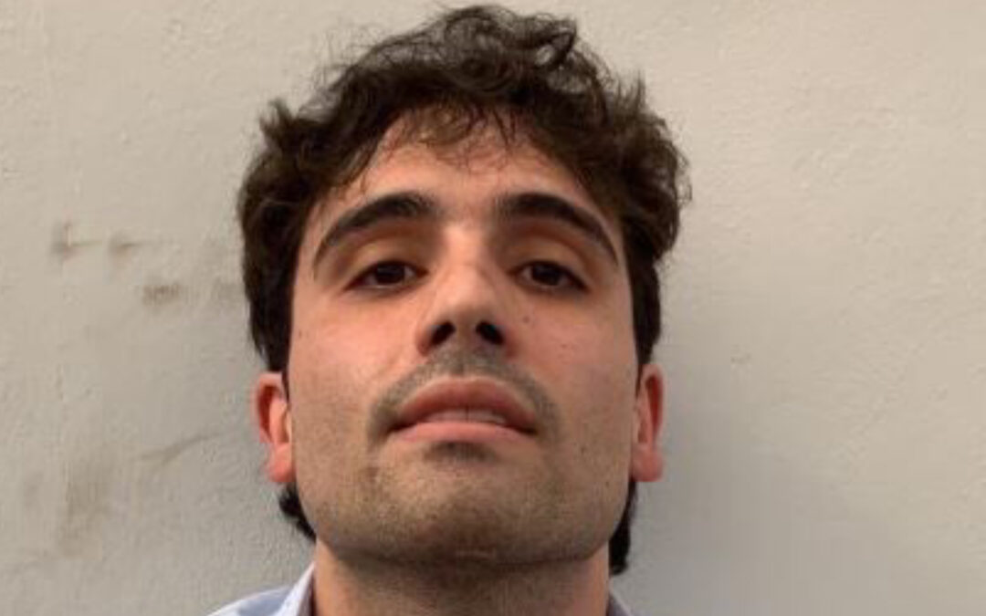 Frenan extradición de Ovidio Guzmán con nueva suspensión provisional