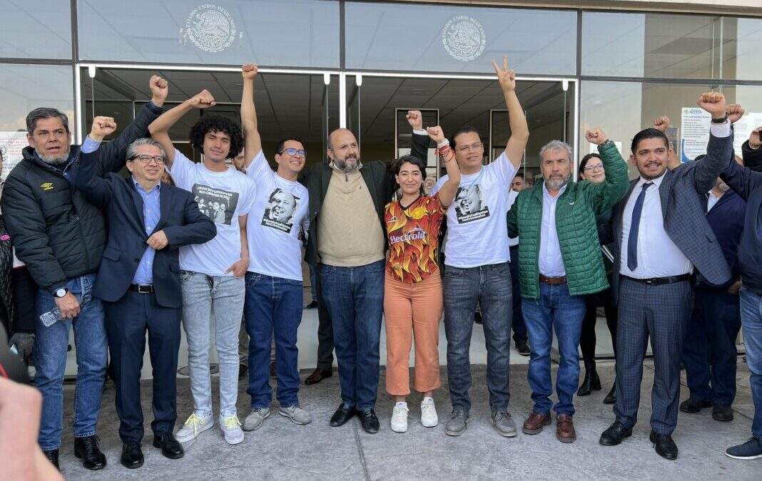 Liberan a estudiantes de la UdeG detenidos, pero juez los vincula a proceso