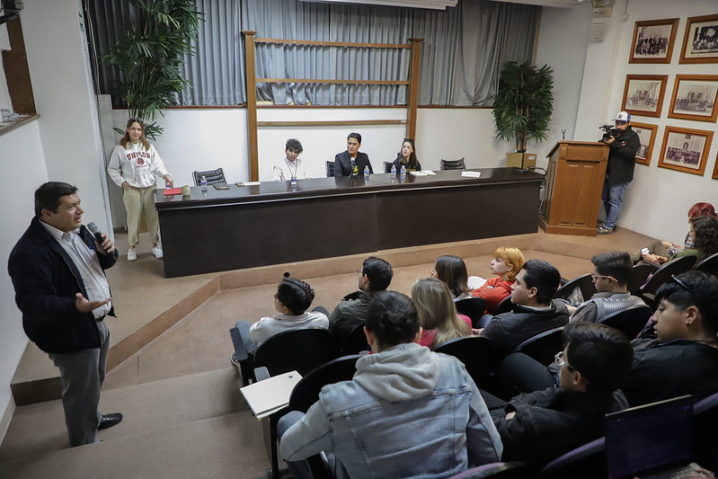 Atienden diputados propuesta de estudiantes de la UNISON