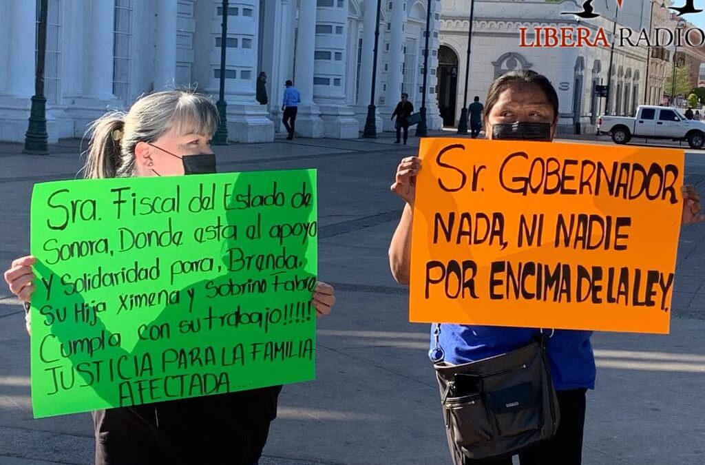 Se manifiestan frente a Palacio de Gobierno para exigir justicia por familia atropellada