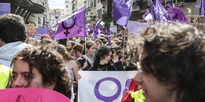 Reflexiones hacia la despatriarcalización y desjerarquización de la academia