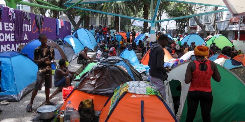 Albergues para migrantes en Ciudad de México se ven desbordados hasta en un 800%