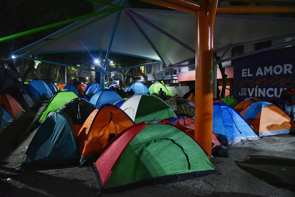 Migrantes a la deriva en la ciudad del no refugio