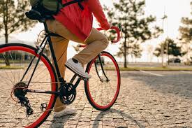 ¿Qué beneficios tiene el transportarse en bicicleta?
