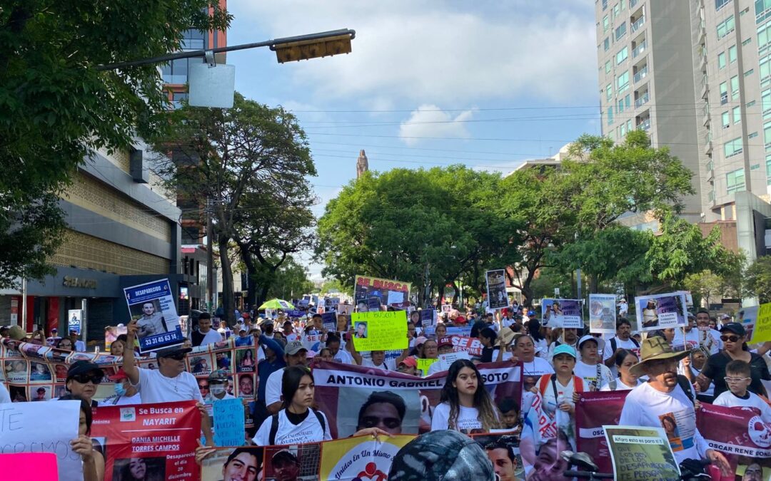 Colectivos de Buscadoras marchan en Guadalajara, exigen no detener búsquedas