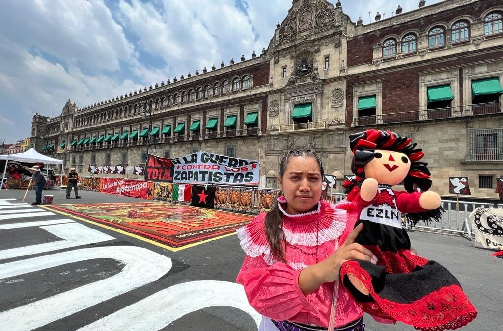 Plantón cultural en apoyo al EZLN exige alto a la guerra y libertad para los presos políticos