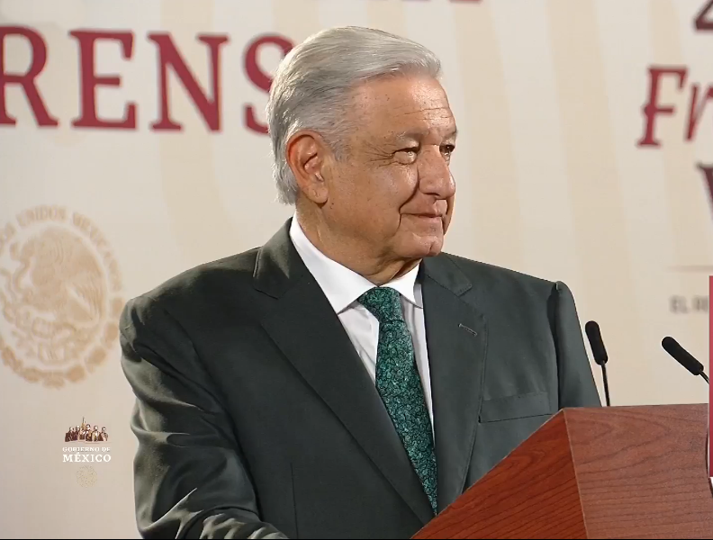 AMLO asegura que el Tribunal Electoral miente y exhibe alteraciones de sus comentarios