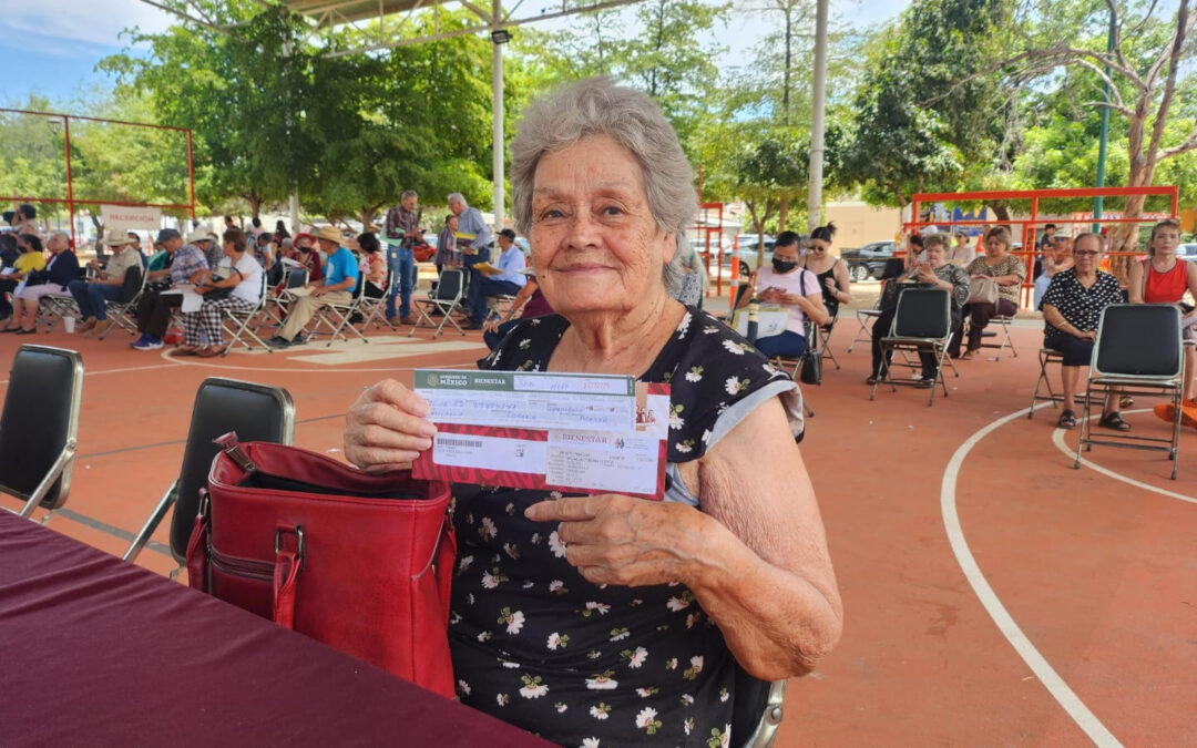 Adultos mayores registrados en marzo-abril ya pueden acudir por su tarjeta