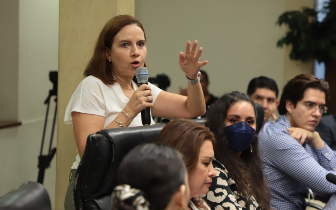 Cirujanos plantean inconvenientes de regular medicina estética