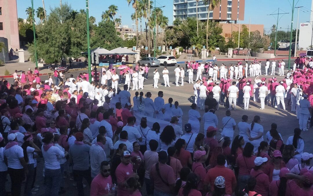 Marchan para concientizar sobre el cáncer de mama
