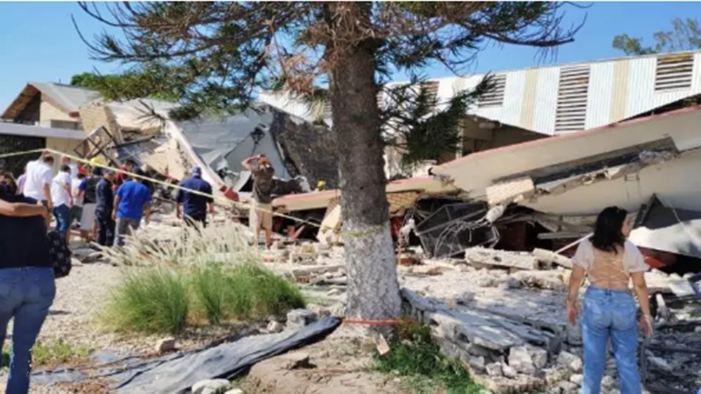 En plena misa se derrumba iglesia y deja 10 muertos