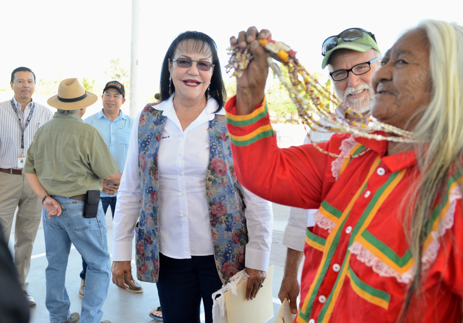 Entrega Sagarhpa brazaletes anti tiburón a pescadores de Kino, Punta Chueca y Desemboque s