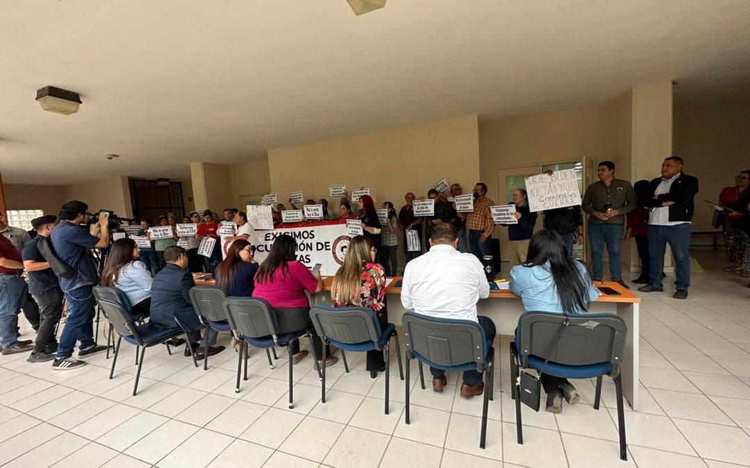 Se manifiesta STAUS en el Colegio Universitario; exigen ocupación de plazas vacantes
