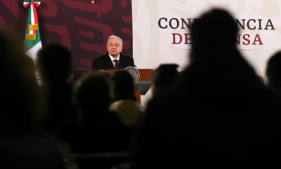 AMLO asegura que hackearon la base de datos de periosistas