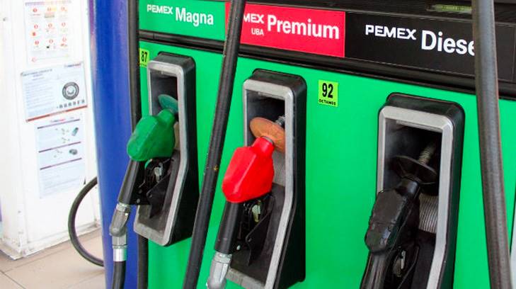 AMLO asegura que gasolina costaría 35 pesos sin rescate de Pemex