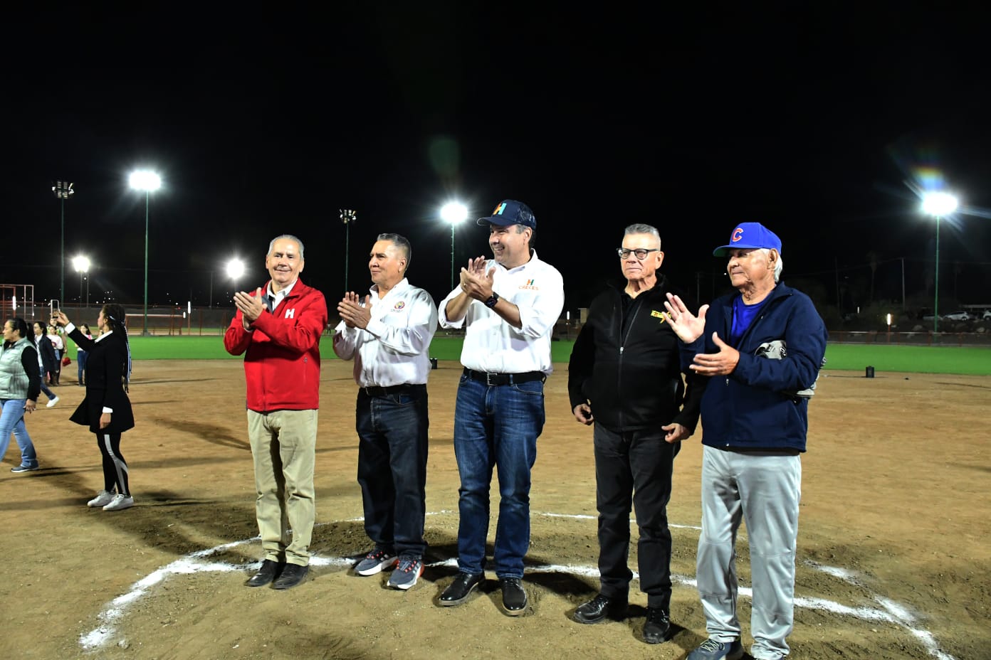 Inaugura Toño Astiazarán el tercer campo de béisbol en El Cárcamo (7) (1)
