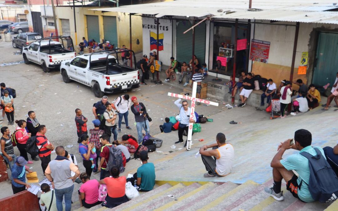 Más de mil 500 migrantes avanzan en Viacrucis desde Tapachula