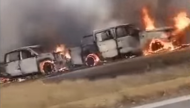 Vehículos de pasajeros baleados, cuerpos tirados en la carretera, camionetas quemadas, crimen alcanza el centro de Chiapas