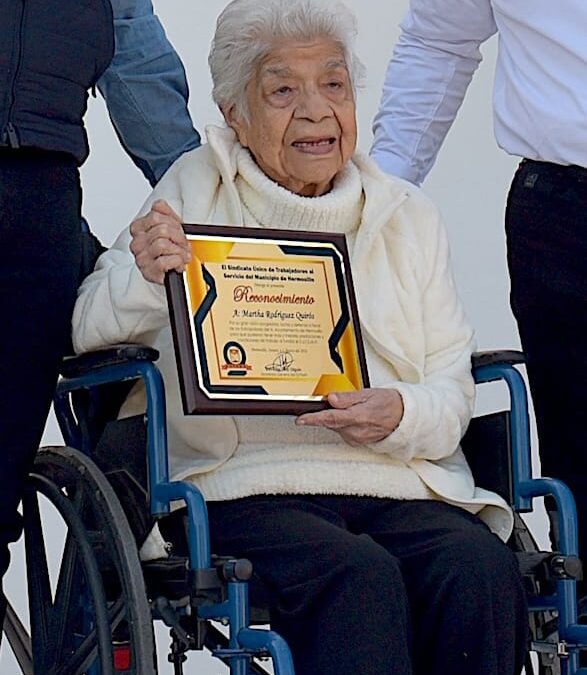 En Hermosillo brindan reconocimiento a la primera dirigente sindical del Ayuntamiento