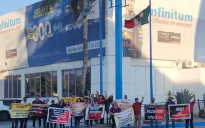 Se manifiestan jubilados de Telmex; rechazan propuesta de revisión contractual