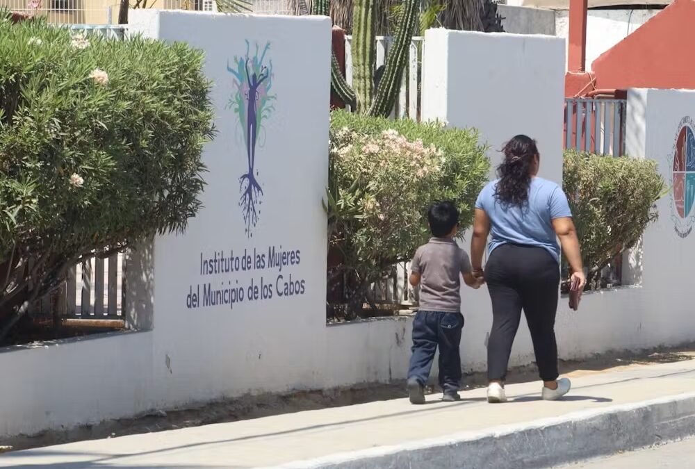 Instituto de las Mujeres de Los Cabos gasta más en celulares que en apoyos sociales