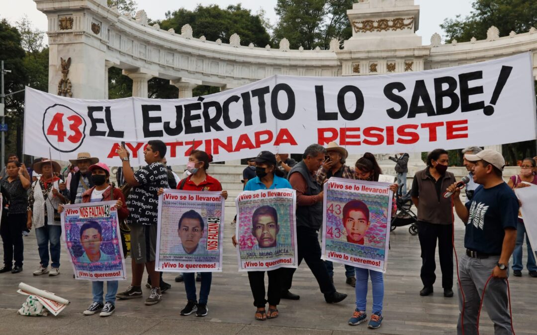 Encuentro de dolor y rabia con las madres y padres de Ayotzinapa “Nunca dejaremos que su luz se apague”