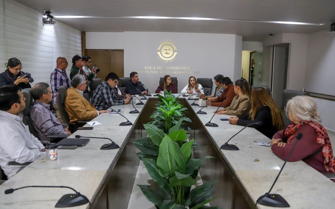 Reunión de diputados con colectivos en contra del paso a desnivel de la Colosio