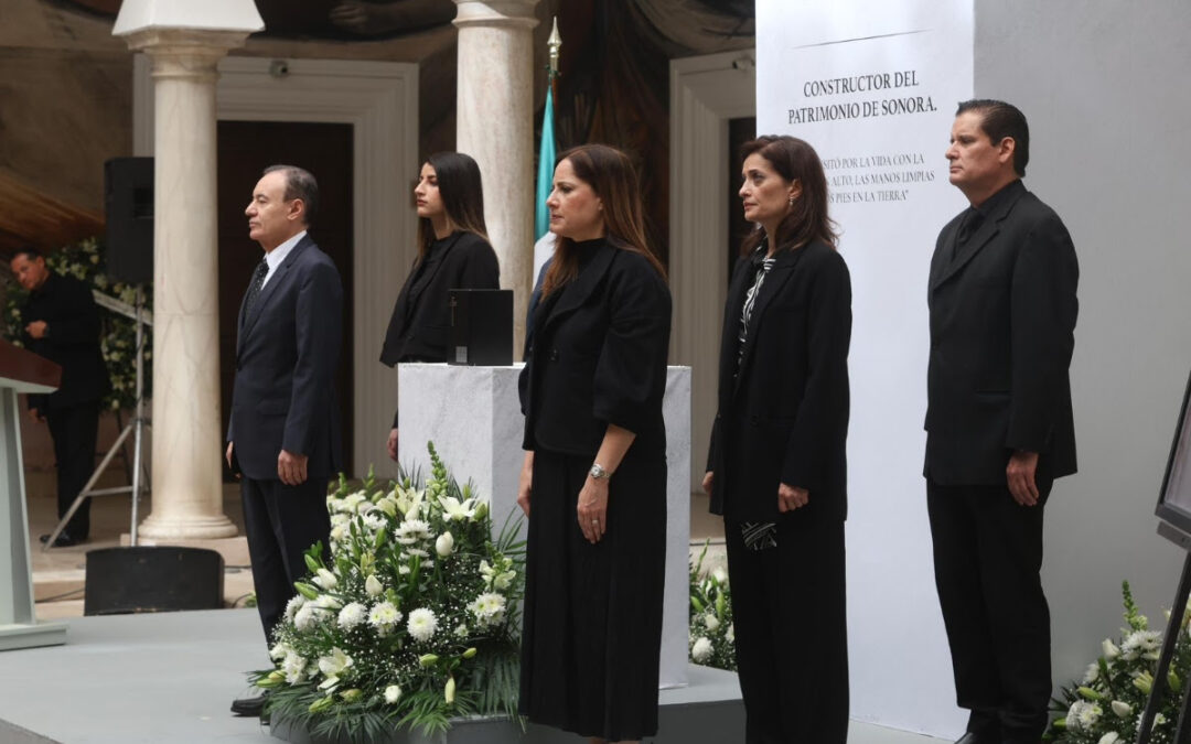 Homenaje al Dr. Samuel Ocaña en Palacio de Gobierno